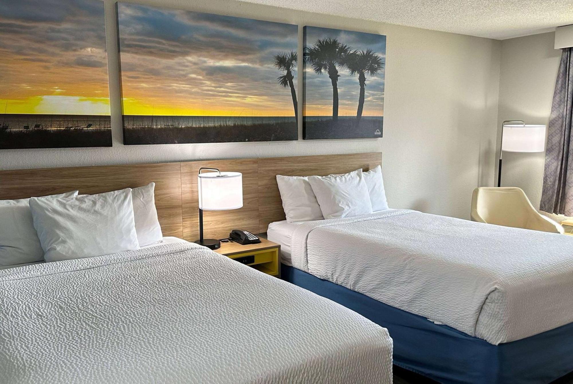 Days Inn By Wyndham Columbia Ne Fort Jackson Екстер'єр фото