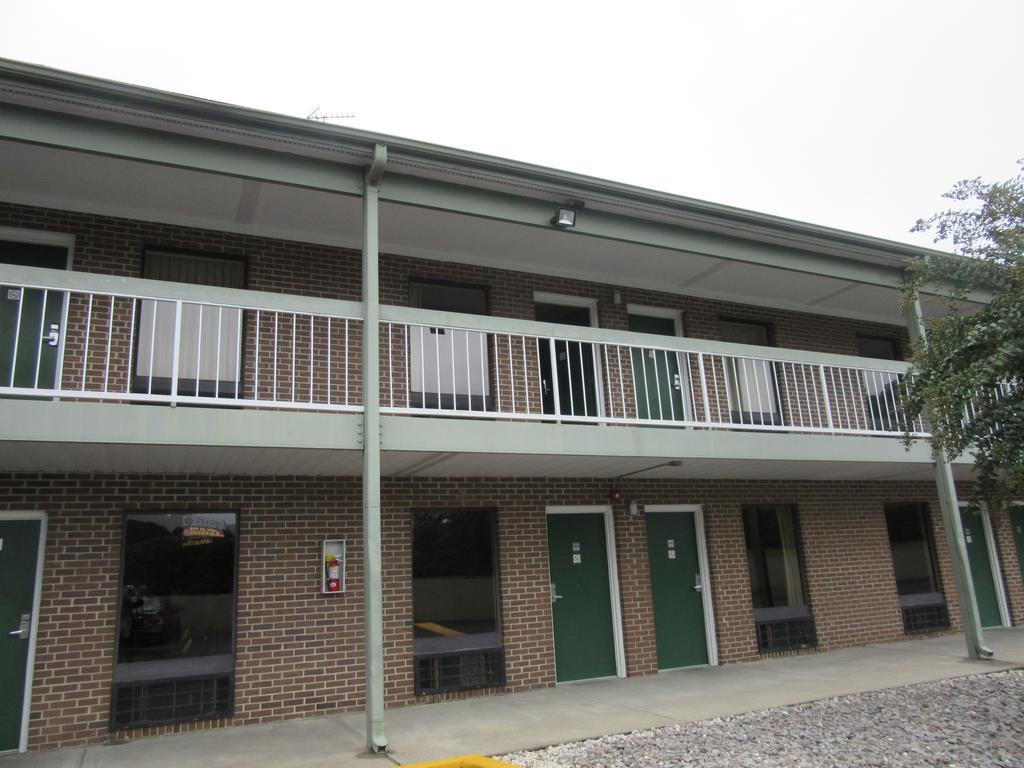 Days Inn By Wyndham Columbia Ne Fort Jackson Екстер'єр фото