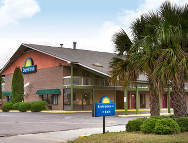 Days Inn By Wyndham Columbia Ne Fort Jackson Екстер'єр фото